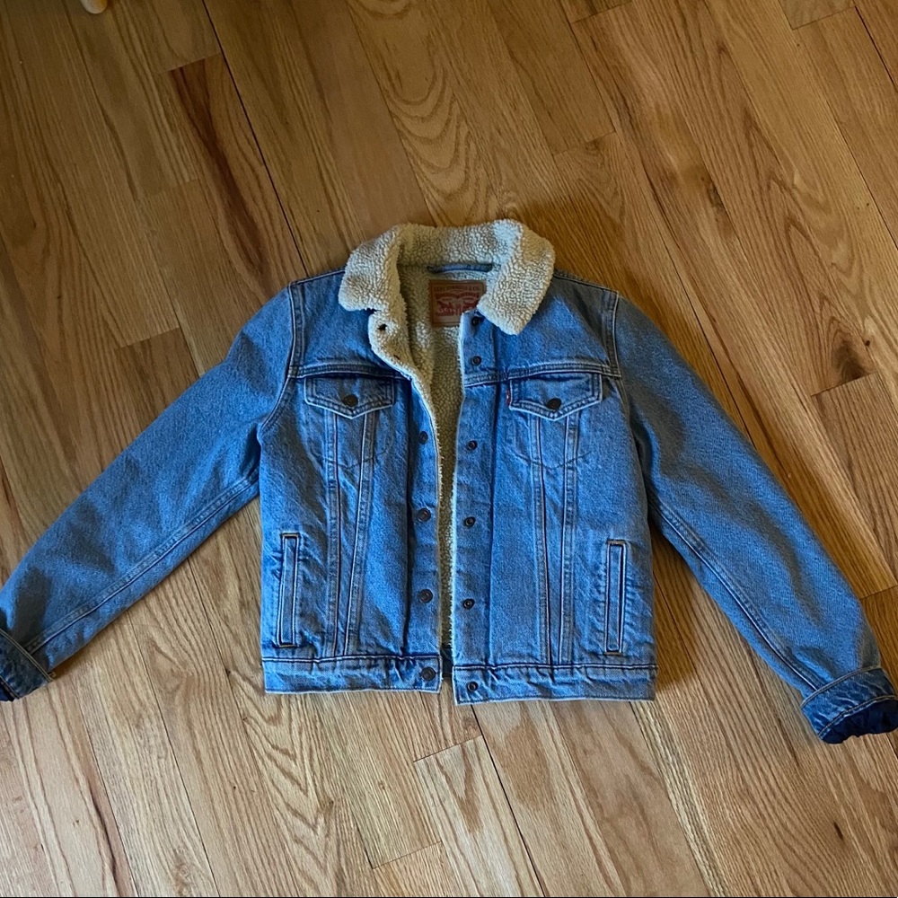 Levi’s denim jacket with fur collar